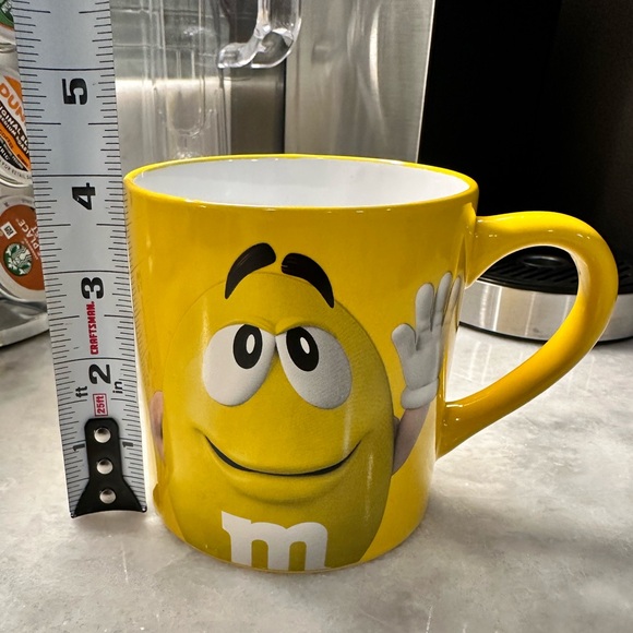 M&M's Yellow Coffee Tea 16 Oz Mug- "Inside Everyone There's A Little Nut" NWOT - Picture 2 of 9